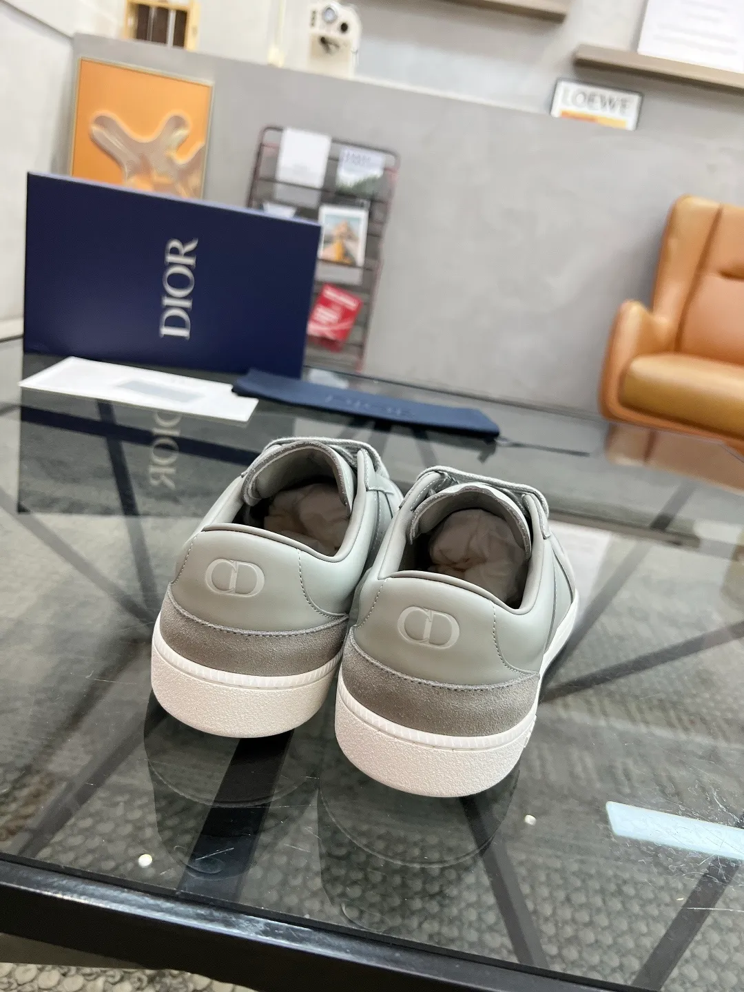 Men's Men's Shoes 💰400【New Style】🍿🍿𝐃𝐢𝐨* — Dior. Dior's new casual sneakers define your fashionable pace. They boldly use innovative technological fabrics to create a futuristic silhouette. The light and breathable mesh material, combined with the unique texture coating process, presents a refreshing visual effect, as if it is a fashion item from the future world. Whether paired with casual outfits or mixed with formal looks, the Dio* D-Sketch sneakers are effortless and add a touch of futuristic style to your overall look. From the streets to the catwalk, it is your indispensable fashion tool. The upper is made of high-tech mesh material, which is light and breathable and fits your feet like a second skin, keeping you dry and comfortable even in the hot summer. The delicate mesh structure gives the shoes a unique visual effect and displays a futuristic aesthetic. Code number: 39-44 (38, 45 customized)